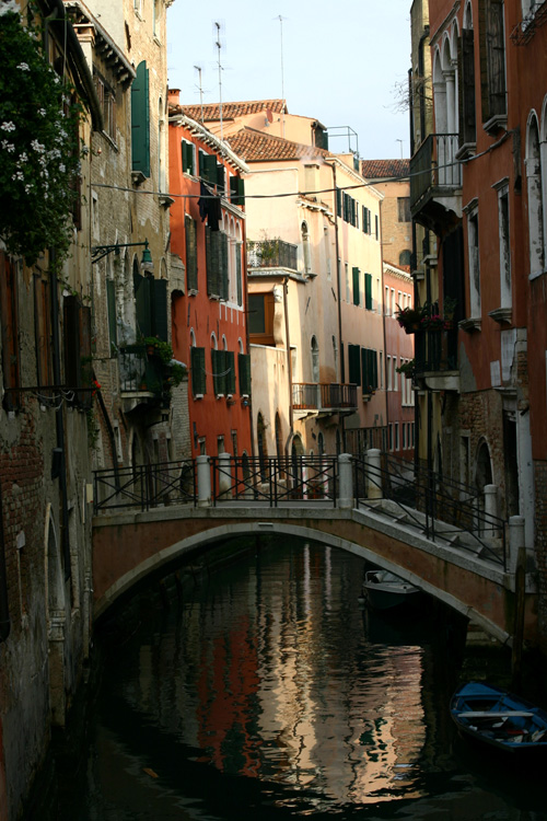 bridge-venice-italy.jpg