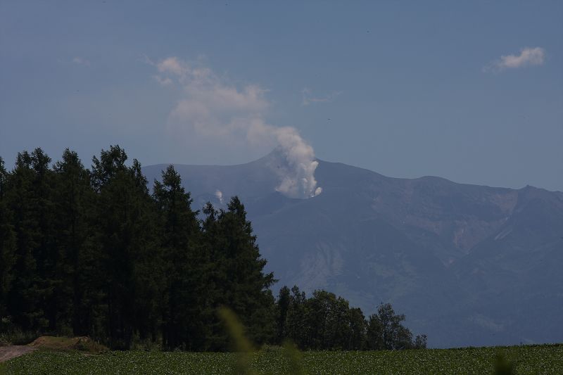 疑似火山活动，这个好象是十胜岳