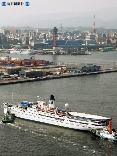 　世界最古の現役客船「ドゥロス号」が１１日、福岡市博多区の中央ふ頭岸壁に寄港した。日本への寄港は７年 ...