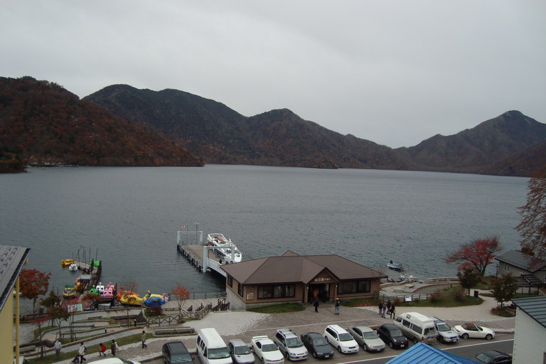 满眼 湖水
