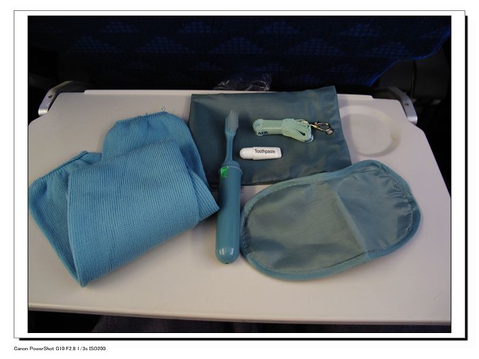 大韩航空发给旅客的 旅行小物品套装