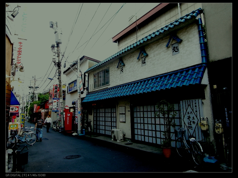 2009-05-24-dongshitiao-shopping-street1.jpg