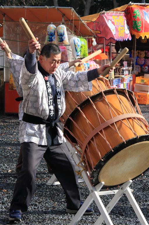 载歌载舞おっさん、日本鼓