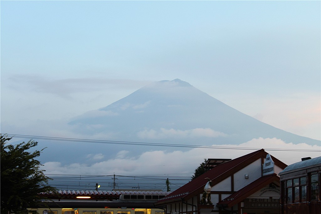 夜幕下的富士山.jpg